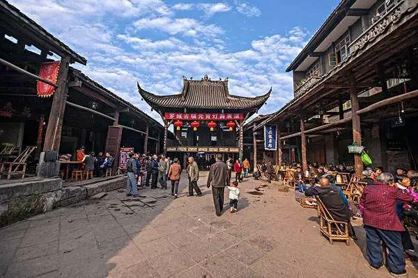 王羲之故居中的洗砚池东北部,竟发现一座古代墓葬,专家激动又好奇